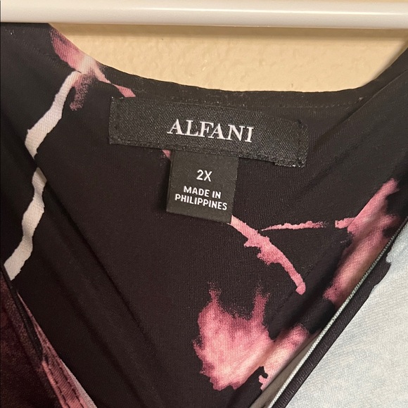 Women’s 2X Alfani Abstract Blouse - Picture 3 of 4